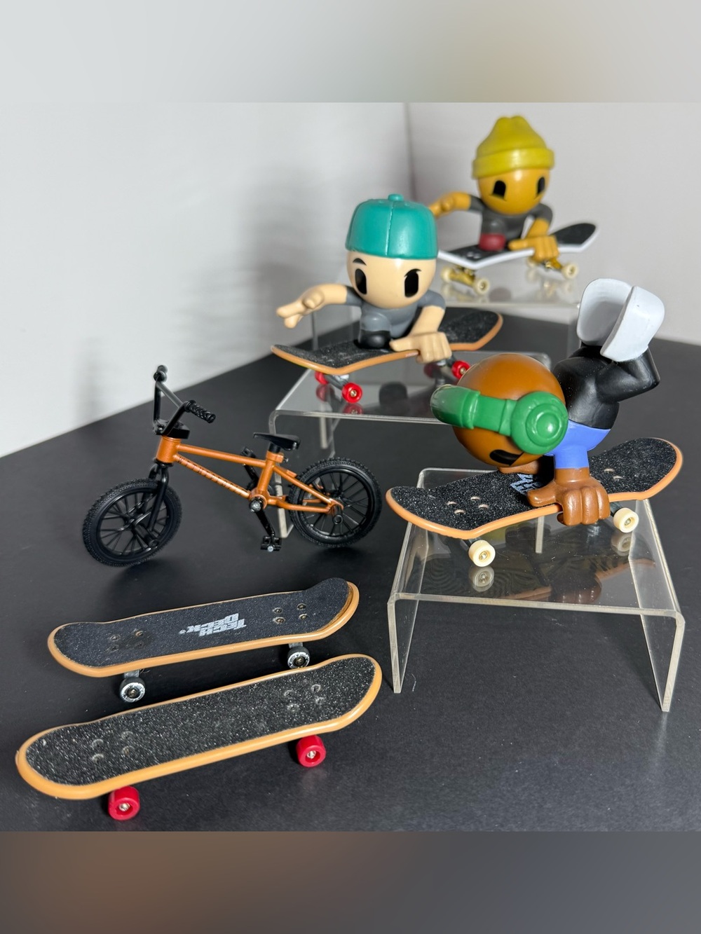 Tech Deck Sk8 Crew Figures & BMX Finger Bike Bundle - Lot of 6
